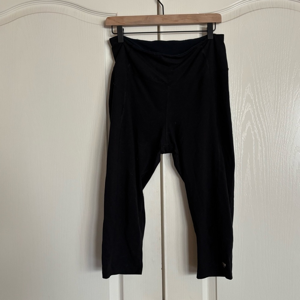 Marika black crop Y2K leggings size Large